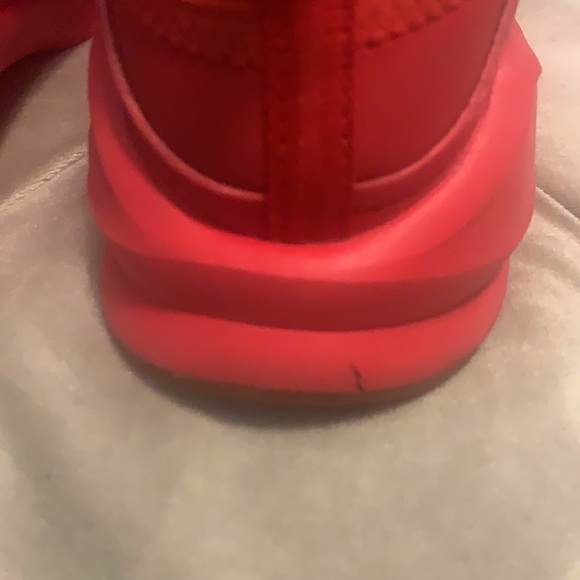 Red Pumas - Picture 4 of 6